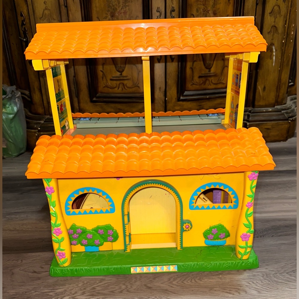 2003 RARE Vintage Dora the Explorer Talking Dollhouse Pop Up/Folding Doll House